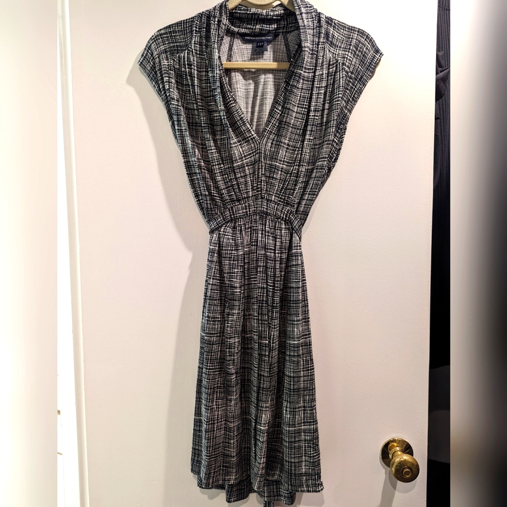French connection brand black and white patterned dress - size 8 (fits like 4)